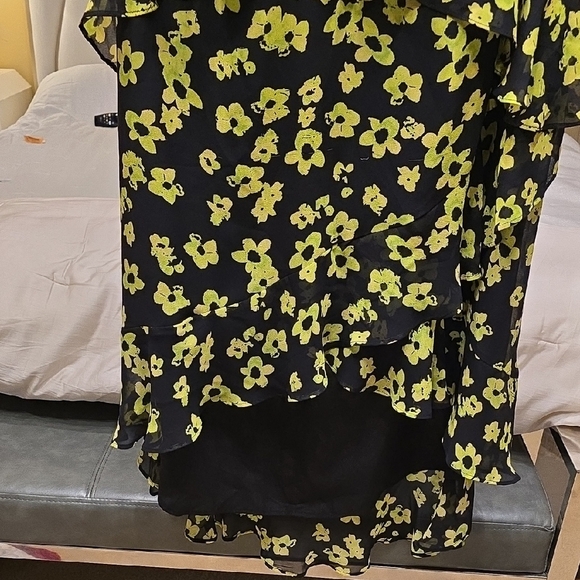 WAYF Strapless Dress with Green Floral Pattern - Picture 5 of 16